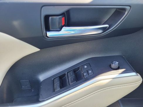 Certified 2024 Toyota Highlander XLE image 30