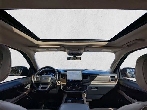 Used 2022 Ford Expedition Limited image 19