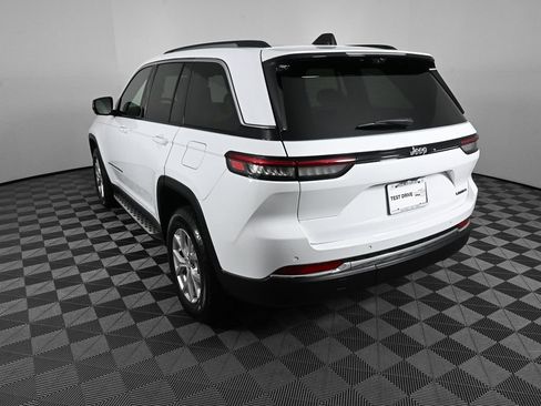 Used 2023 Jeep Grand Cherokee Limited w/ Luxury Tech Group II image 4