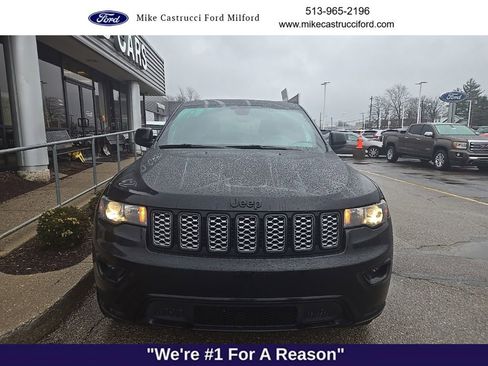 Used 2019 Jeep Grand Cherokee Altitude image 2