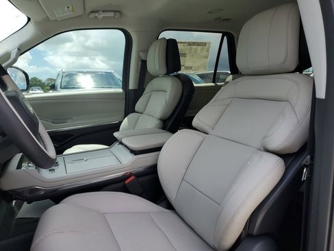 New 2026 Lincoln Navigator Premiere AWD/4WD image 22