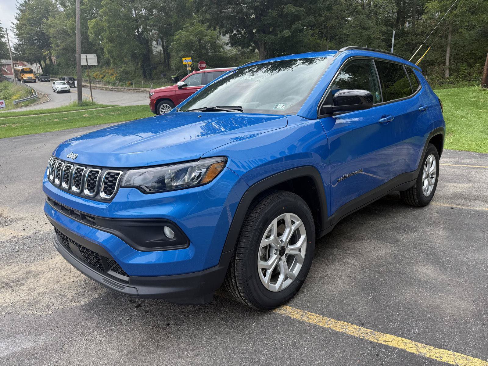 Used 2025 Jeep Compass Latitude AWD/4WD image 3