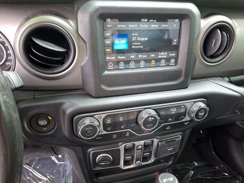Used 2021 Jeep Wrangler Unlimited Sport AWD/4WD image 14