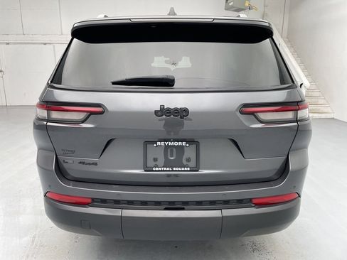 Used 2022 Jeep Grand Cherokee L Laredo image 11