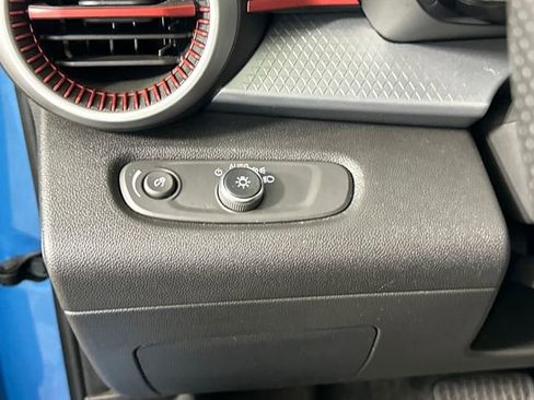 Used 2025 Chevrolet Trax RS w/ Driver Confidence Package image 19