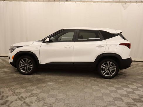 Used 2022 Kia Seltos LX AWD/4WD image 2