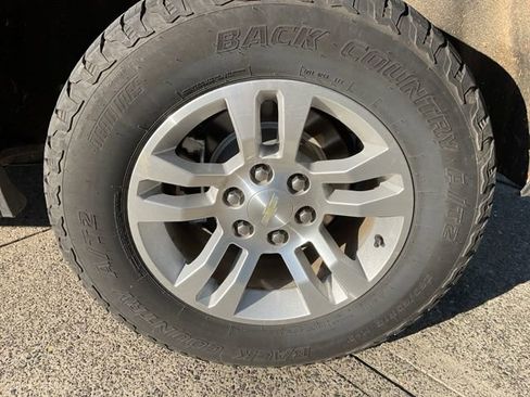 Used 2019 Chevrolet Suburban LT image 11