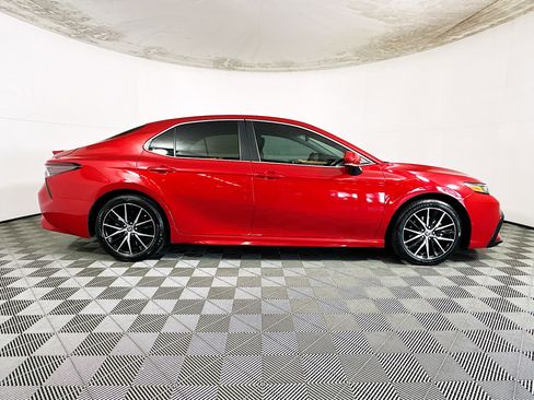 Used 2023 Toyota Camry SE w/ Cold Weather Package FWD image 2