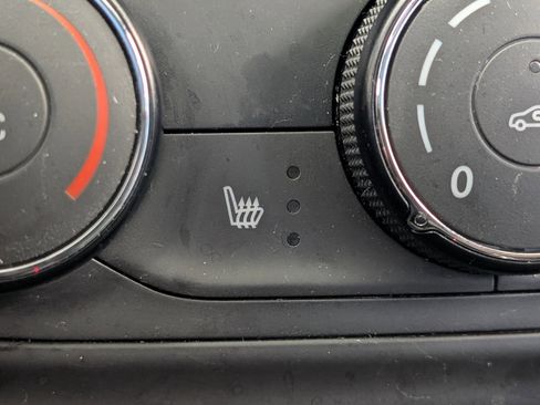 Used 2024 Chevrolet Trax RS w/ Sunroof Package image 32