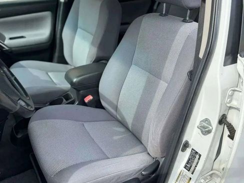 Used 2006 Toyota Matrix XR image 12