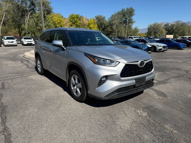 Used 2020 Toyota Highlander LE AWD/4WD image 7