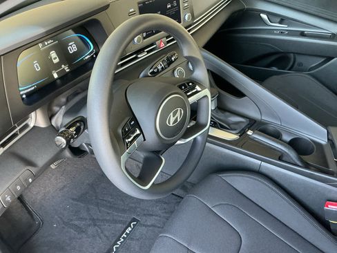 New 2026 Hyundai Elantra SE FWD image 10