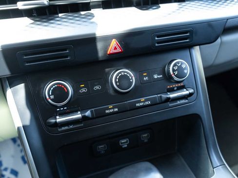 Used 2024 Kia Carnival LX FWD image 19