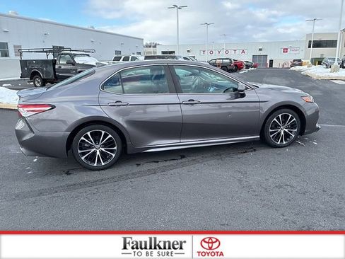 Used 2020 Toyota Camry SE w/ Convenience Package image 6