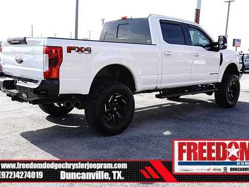 Used 2019 Ford F250 Lariat w/ Lariat Ultimate Package AWD/4WD image 5