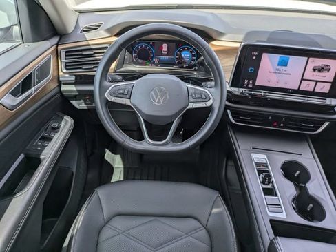 Used 2024 Volkswagen Atlas SE FWD image 18