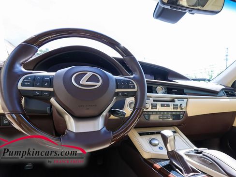 Used 2016 Lexus ES 350 w/ Luxury Package w/Wood Trim FWD image 34