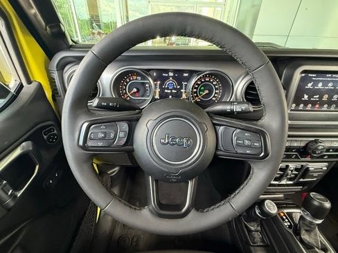 Used 2023 Jeep Gladiator Sport AWD/4WD image 23