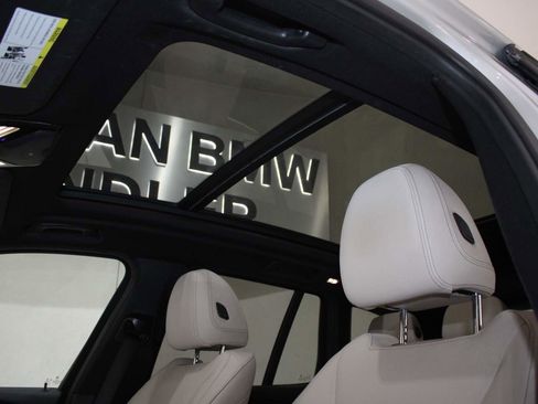 Used 2019 BMW X3 xDrive30i w/ Premium Package image 16