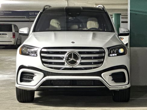 New 2026 Mercedes-Benz GLS 580 4MATIC image 5