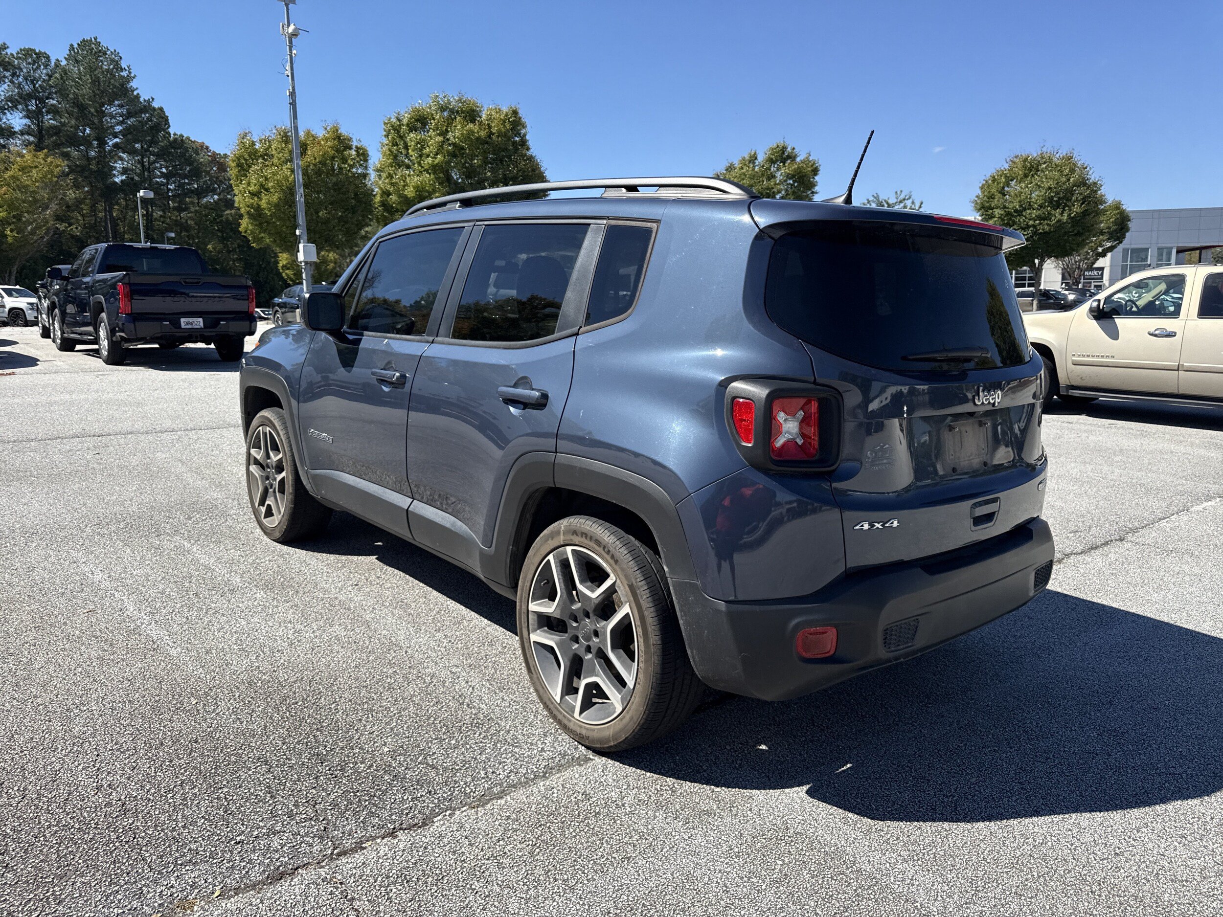 Used 2020 Jeep Renegade Latitude w/ Cold Weather Group AWD/4WD image 7