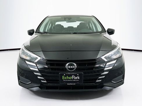 Used 2025 Nissan Versa SV image 2