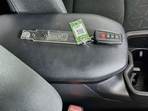 Certified 2025 Toyota RAV4 XLE w/ Convenience Package FWD image 33