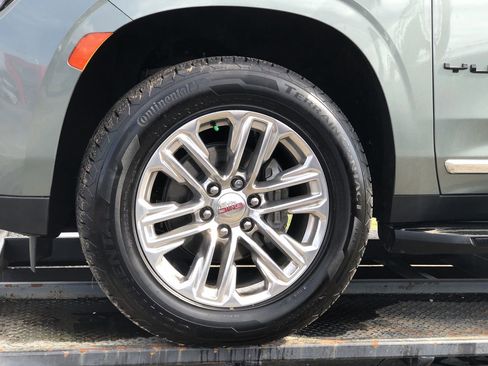 Used 2023 GMC Yukon SLT w/ SLT Premium Package image 2