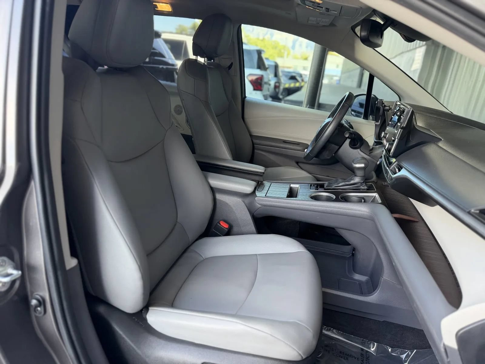 Used 2022 Toyota Sienna XLE FWD image 21