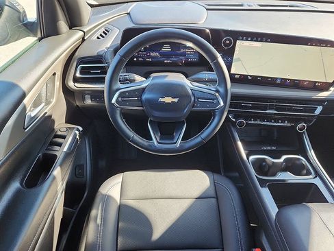 Used 2025 Chevrolet Traverse LT w/ Driver Confidence Package image 7