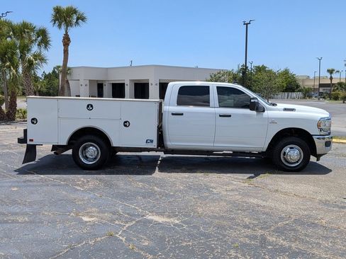 Used 2024 RAM 3500 Tradesman w/ Chrome Appearance Group AWD/4WD image 4