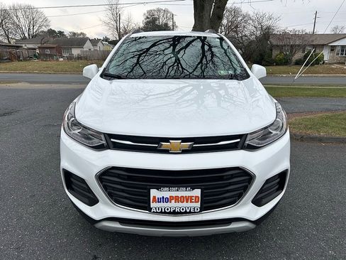 Used 2022 Chevrolet Trax LT w/ LT Convenience Package image 2