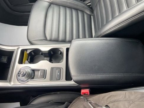 Used 2022 Ford Edge SEL w/ Convenience Package image 16