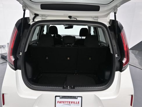 Used 2025 Kia Soul LX w/ LX Technology Package FWD image 14