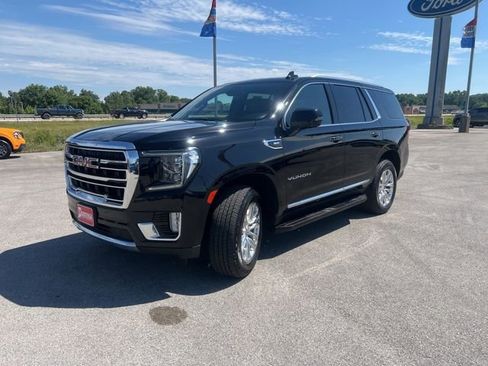Used 2021 GMC Yukon SLT w/ SLT Premium Package AWD/4WD image 4