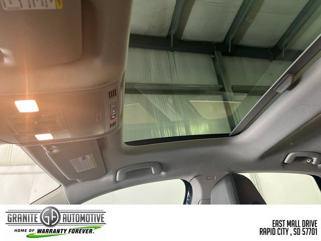 Used 2025 Volkswagen Jetta SE FWD image 17