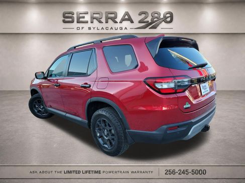 Used 2025 Honda Pilot TrailSport image 7