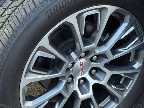 Used 2025 GMC Yukon XL Denali image 12