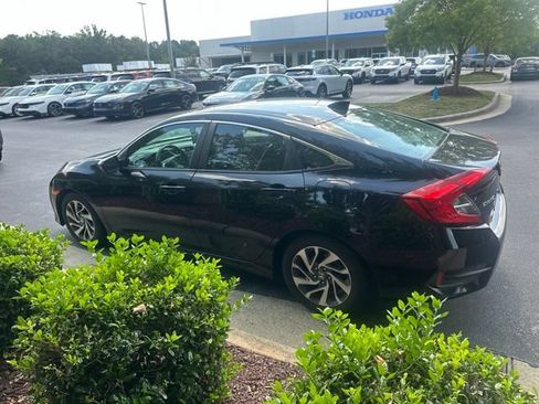 Used 2018 Honda Civic EX image 9