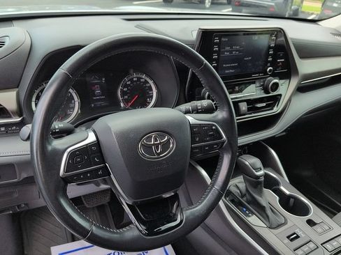 Certified 2021 Toyota Highlander LE AWD/4WD image 13