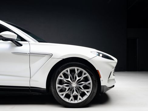 Used 2021 Aston Martin DBX AWD/4WD image 37