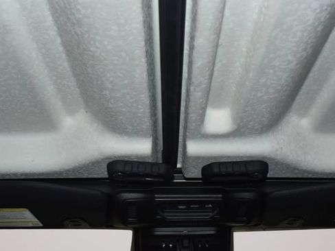 Used 2025 Jeep Wrangler Unlimited Sahara AWD/4WD image 29
