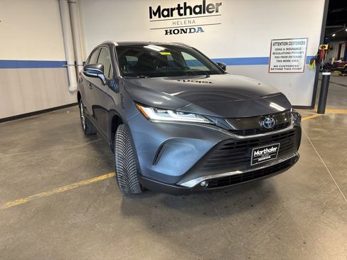 Used 2024 Toyota Venza XLE image 3