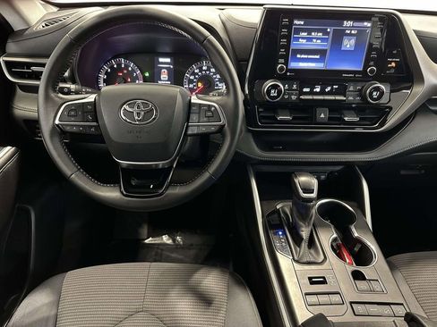 Used 2020 Toyota Highlander LE image 18
