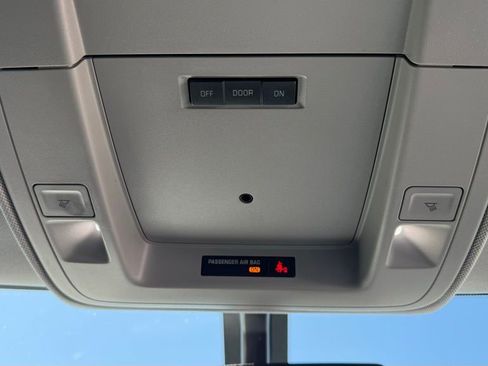 Used 2018 Chevrolet Silverado 1500 Custom w/ Custom Value Package image 13