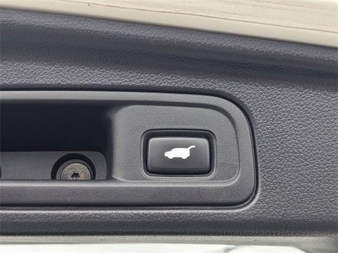 Used 2019 Honda Pilot Touring image 13