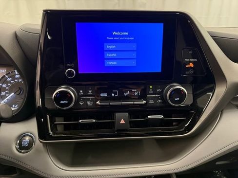 Used 2023 Toyota Highlander LE AWD/4WD image 15