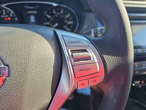Used 2016 Nissan Rogue S AWD/4WD image 18