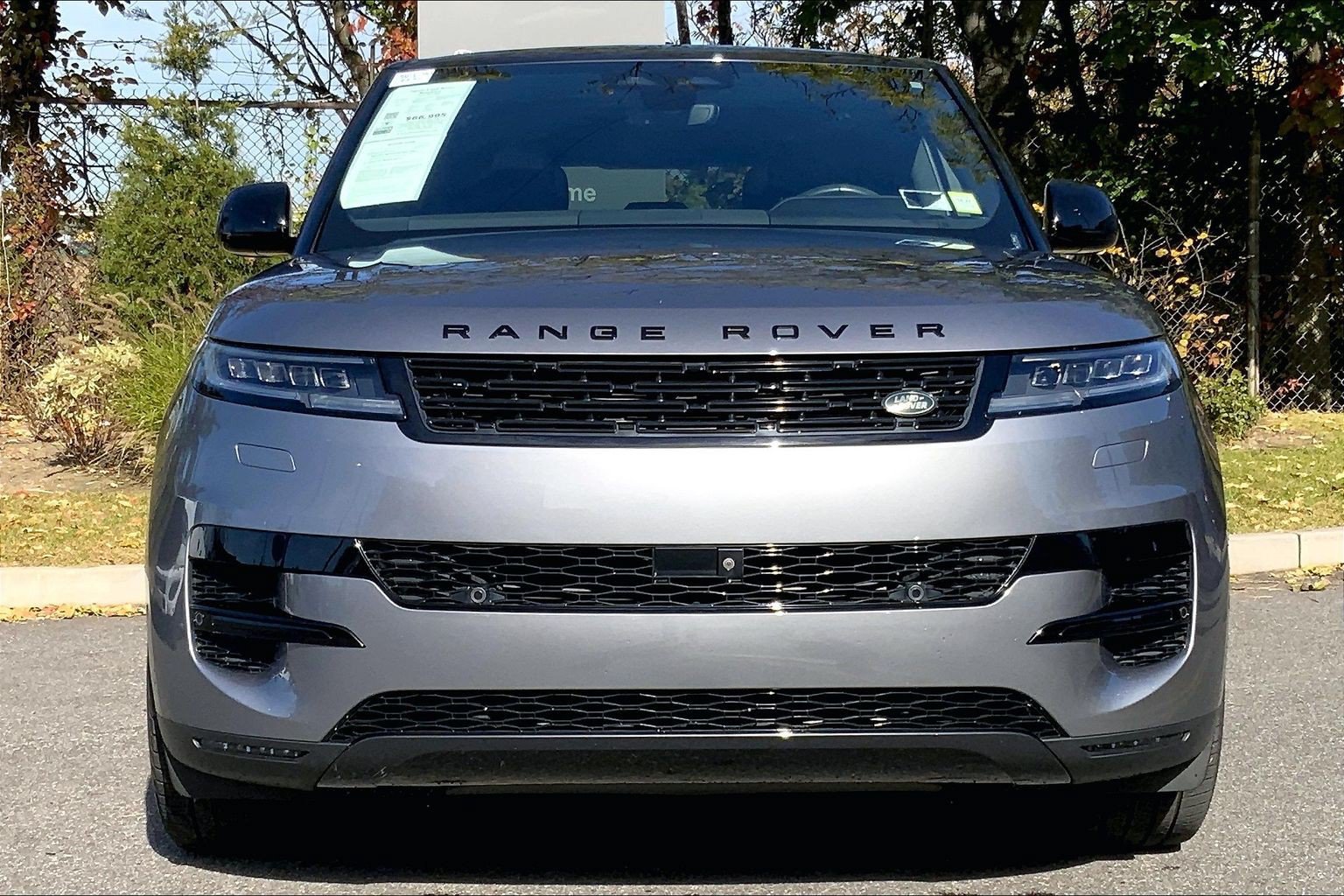 Used 2024 Land Rover Range Rover Sport SE AWD/4WD image 3