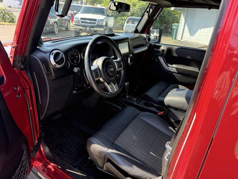 Used 2012 Jeep Wrangler Unlimited Sport AWD/4WD image 11